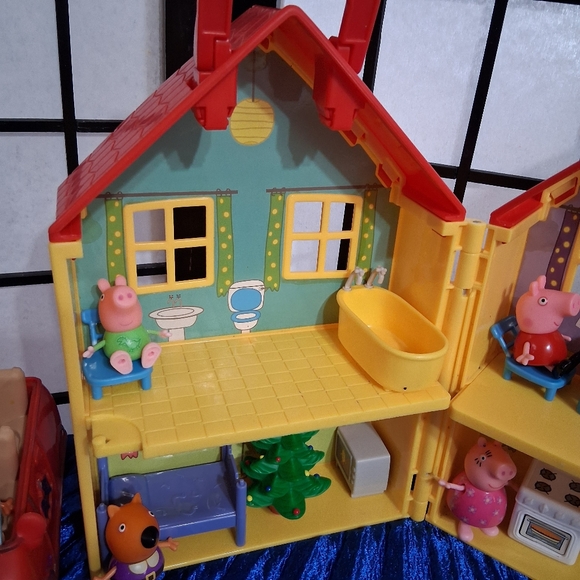 Peppa Pig Red and Yellow House Playset with Car - Picture 8 of 15